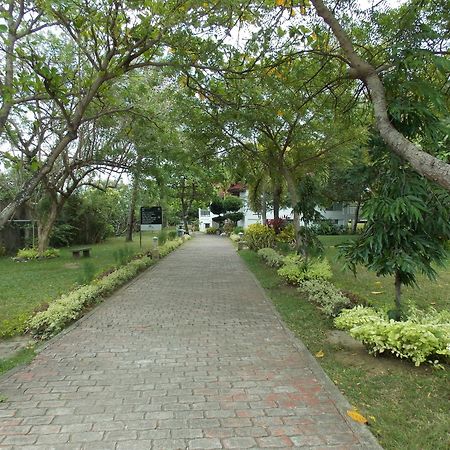 Anhawan Beach Resort Oton Екстер'єр фото
